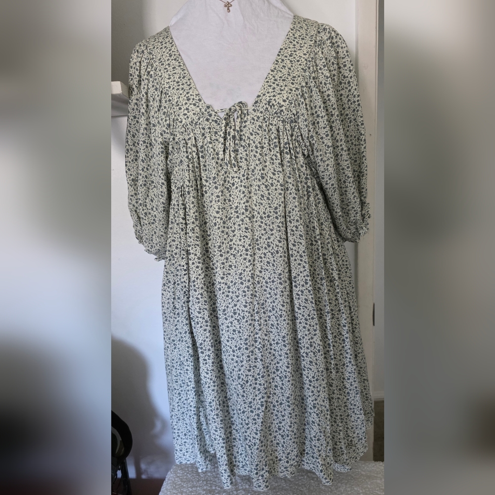 Millibon Floral Patterned Dress Size LARGE